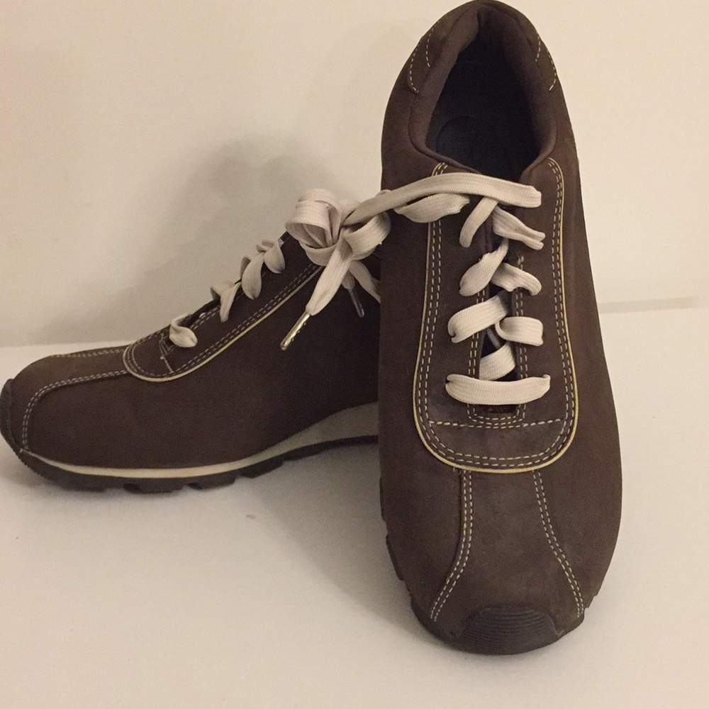 GUC Timberland Brown sneaker Sz 7